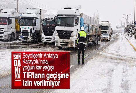 Konya- Antalya karayolunda trafiğe kar engeli.